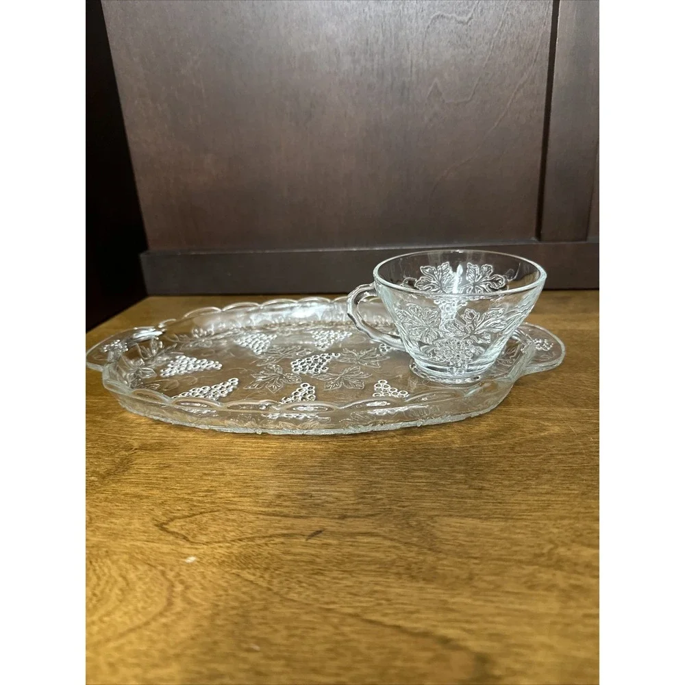 Anchor Hocking Grape Vine Serva Snack 8 Piece Tray Glass Set Original Box VTG